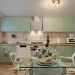 House Marlu Дом отдыха *