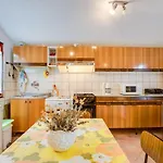 House Marlu Дом отдыха Rakalj